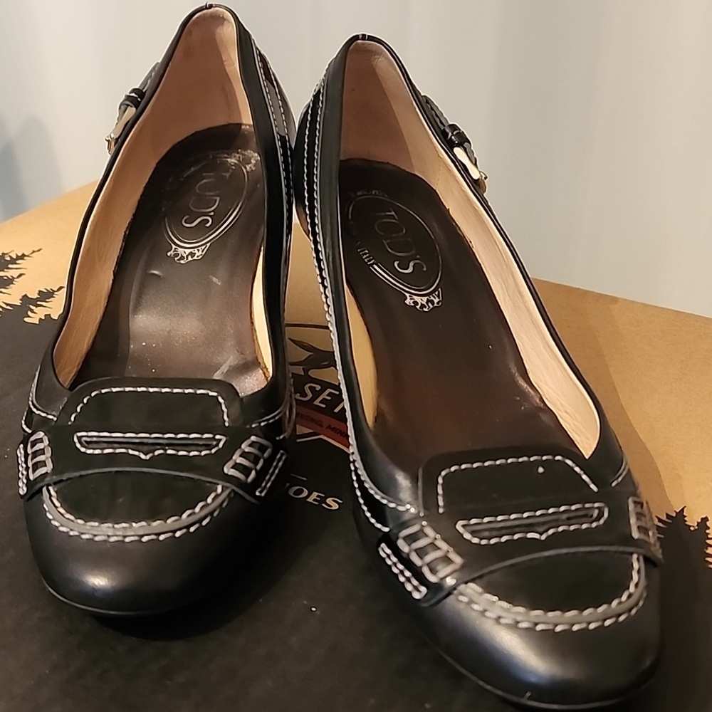 Tod’s Black Leather Buckle Heels Italy Luxury Designer Pumps